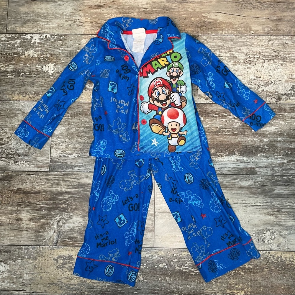 Super Mario button Down Matching Pajama set 
size XS 4/5